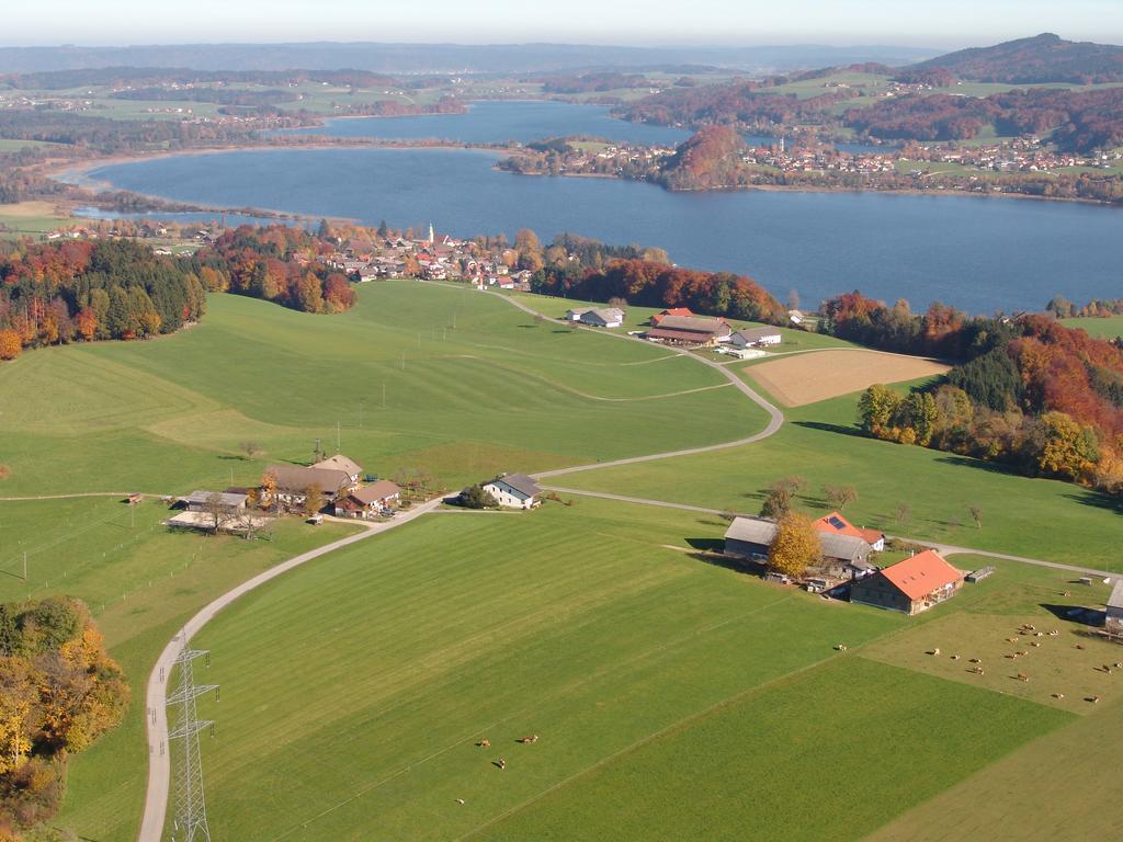 Baby- Und Kinderhof Aicherbauer Seeham Buitenkant foto