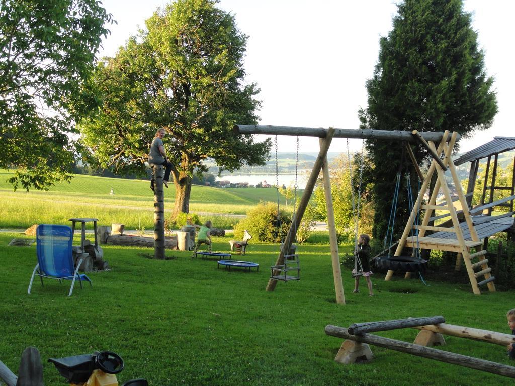 Baby- Und Kinderhof Aicherbauer Seeham Buitenkant foto
