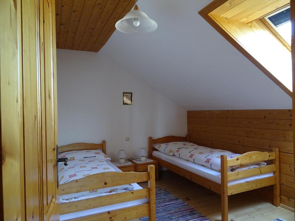 Baby- Und Kinderhof Aicherbauer Seeham Buitenkant foto